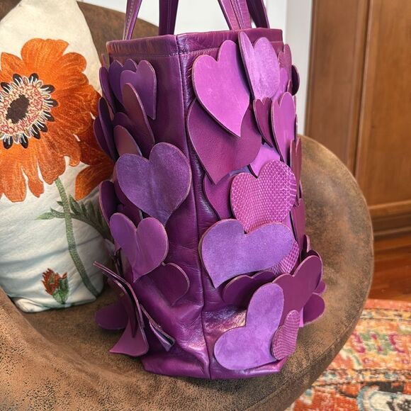 MARC JACOBS ITALY BIG HEART FUCHSIA LEATHER CUTOUT BAG C383189 EUC TAGS $1895 - Picture 13 of 17